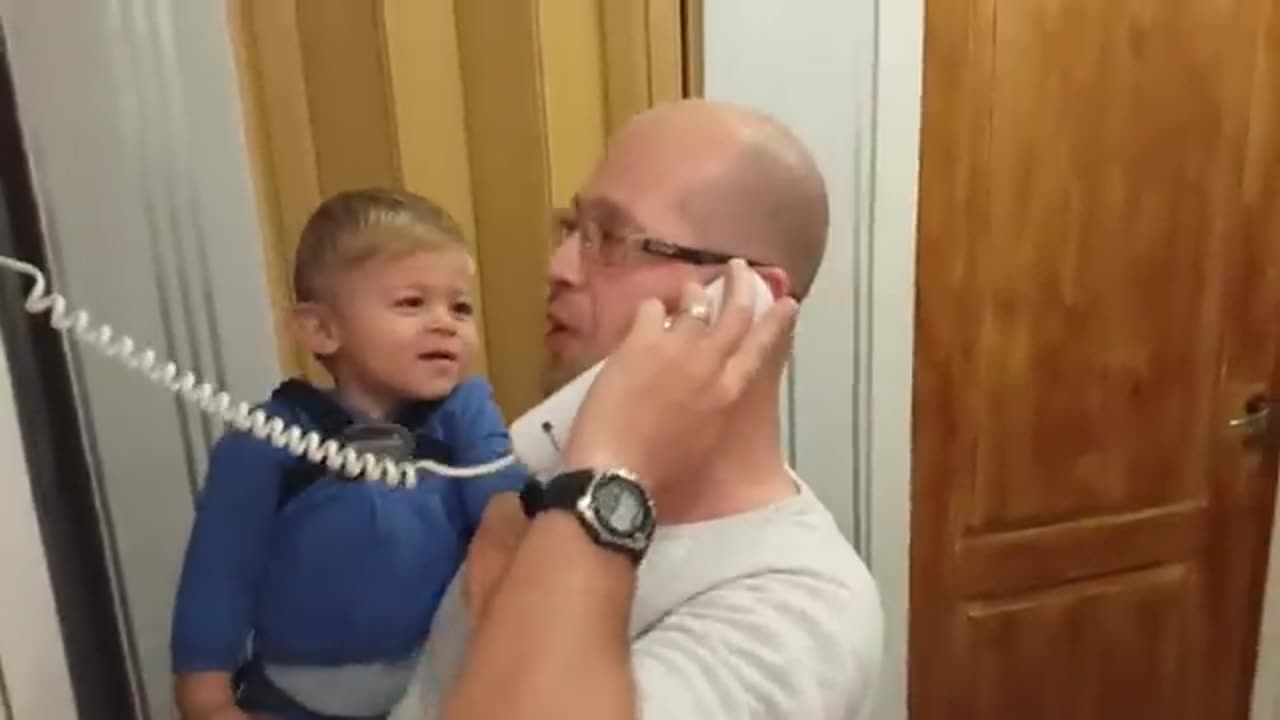 baby-laughing-when-dad-answers-the-phone-must