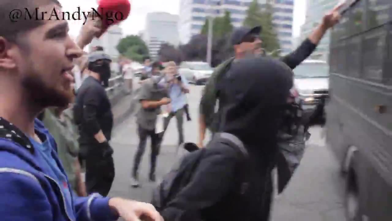 Aug 17 2019 Portland 1.4 0 antifa follows conservatives back to their bus start attacking