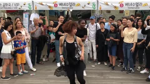 A German girl was dancing in a Latin festival of Seoul