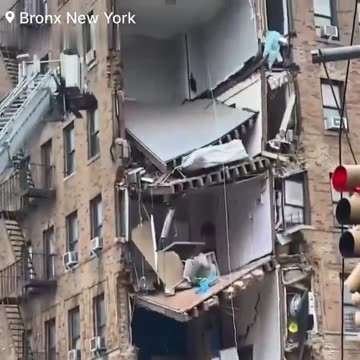 🚨BREAKING: The collapse of a six-story building #Bronx | #New York