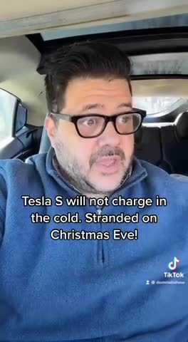 Tesla Refuses to Charge in 19 Degree Weather Leaving Man Stranded on Christmas Eve