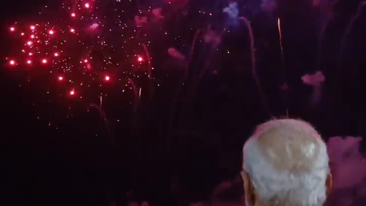 Spectacular fireworks on the banks of Saryu River in Ayodhya, Uttar Pradesh | Deepotsav 2022