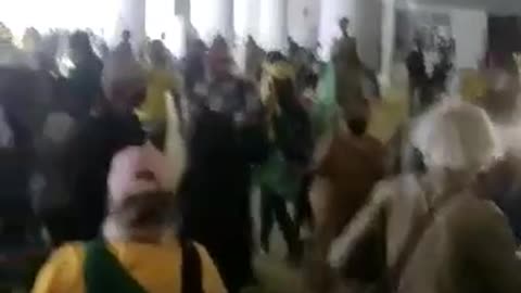 brazil man explains infiltrated Antifa responsibel for breaking things