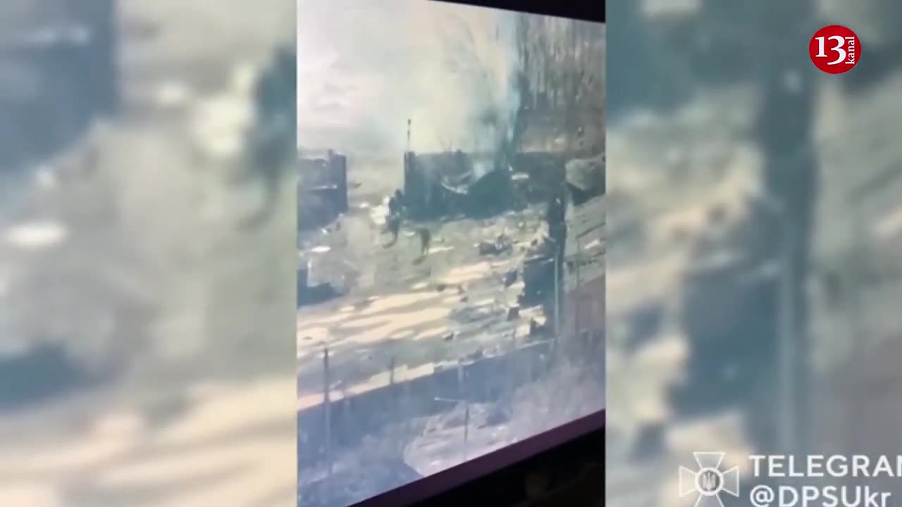 Ukrainian border guards blow up with a drone 25 Russians seeking to hide in civilian house