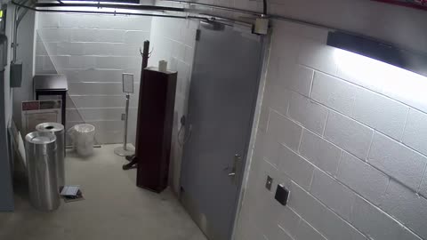 6031RHOBG1G102BEastVestibule_2021-01-05_02h00min01s510ms.mp4
