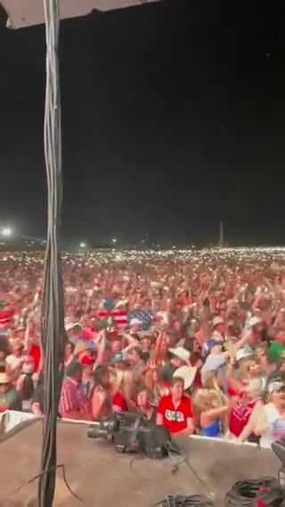 KidRock-Woke up to this…First night of “Rock the Country” - GOOSEBUMPS!!