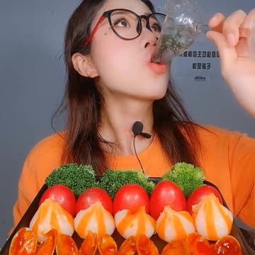 ASMR eating food