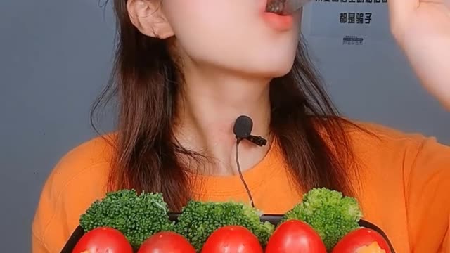 ASMR eating food