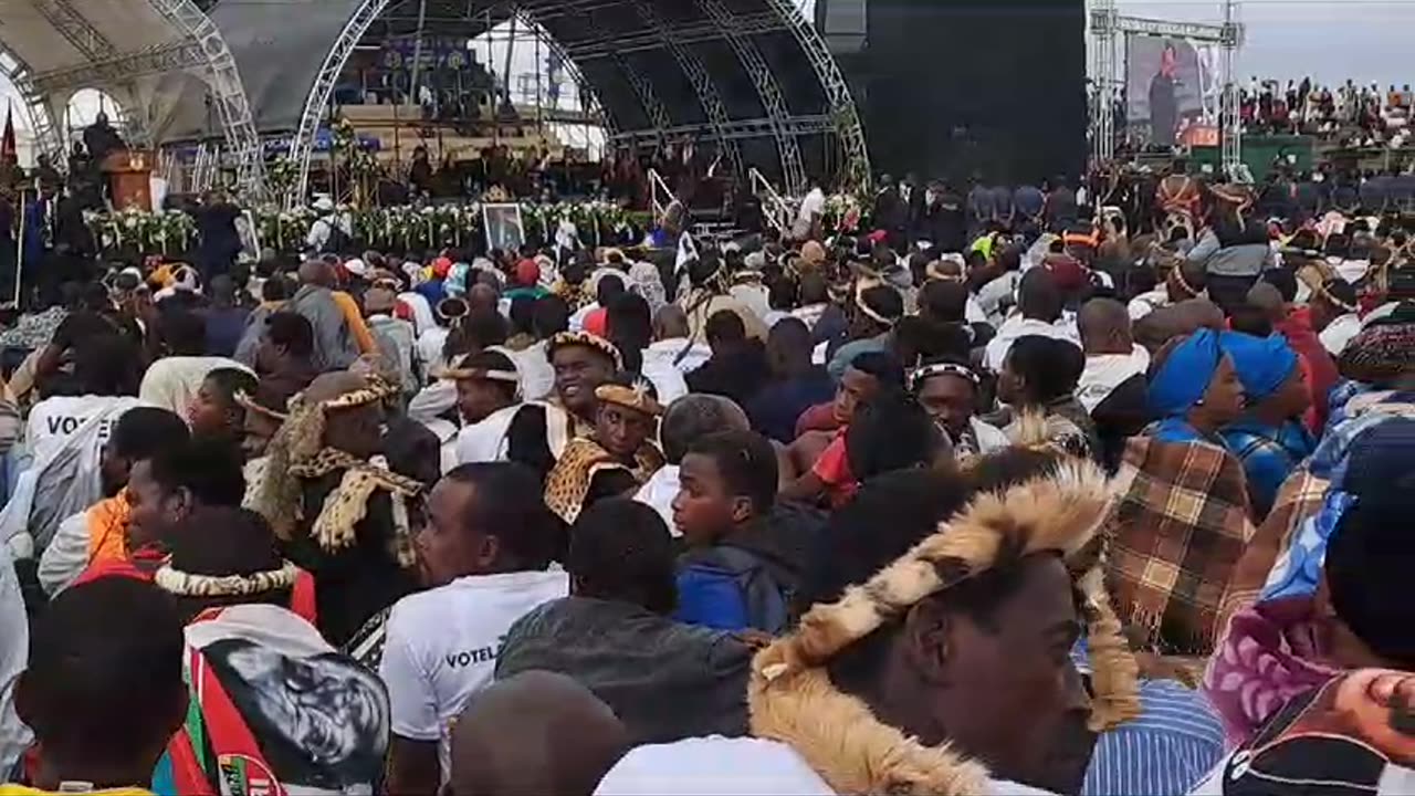 Crowd snubs Minister Lindiwe Zulu for her Siboniso Duma introduction