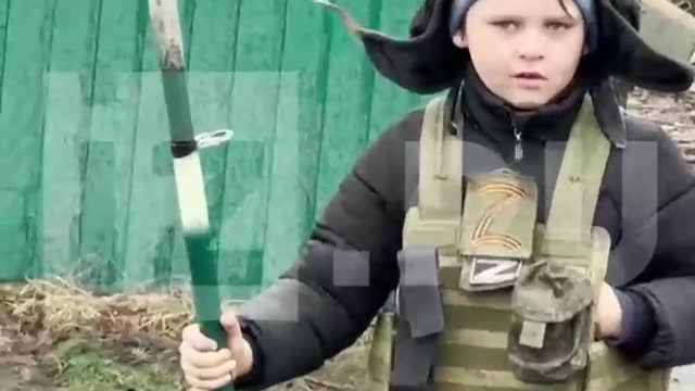 ❤️ The boy Andrei with the Russian flag and in the helmet of a tanker meets everyone passing