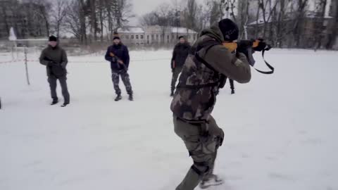 Foreign military instructors teach the Kiev office personnel