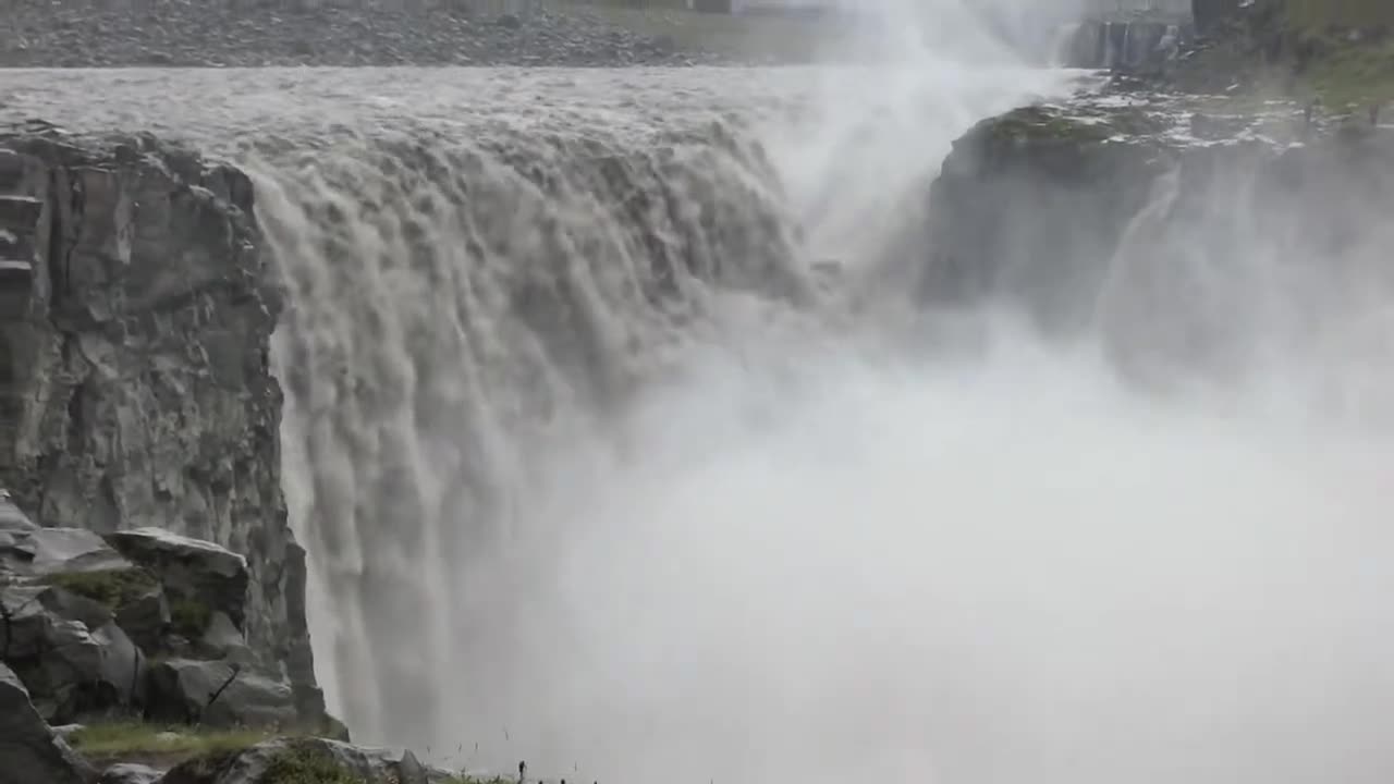 THE FAMOUS WATERFALLS