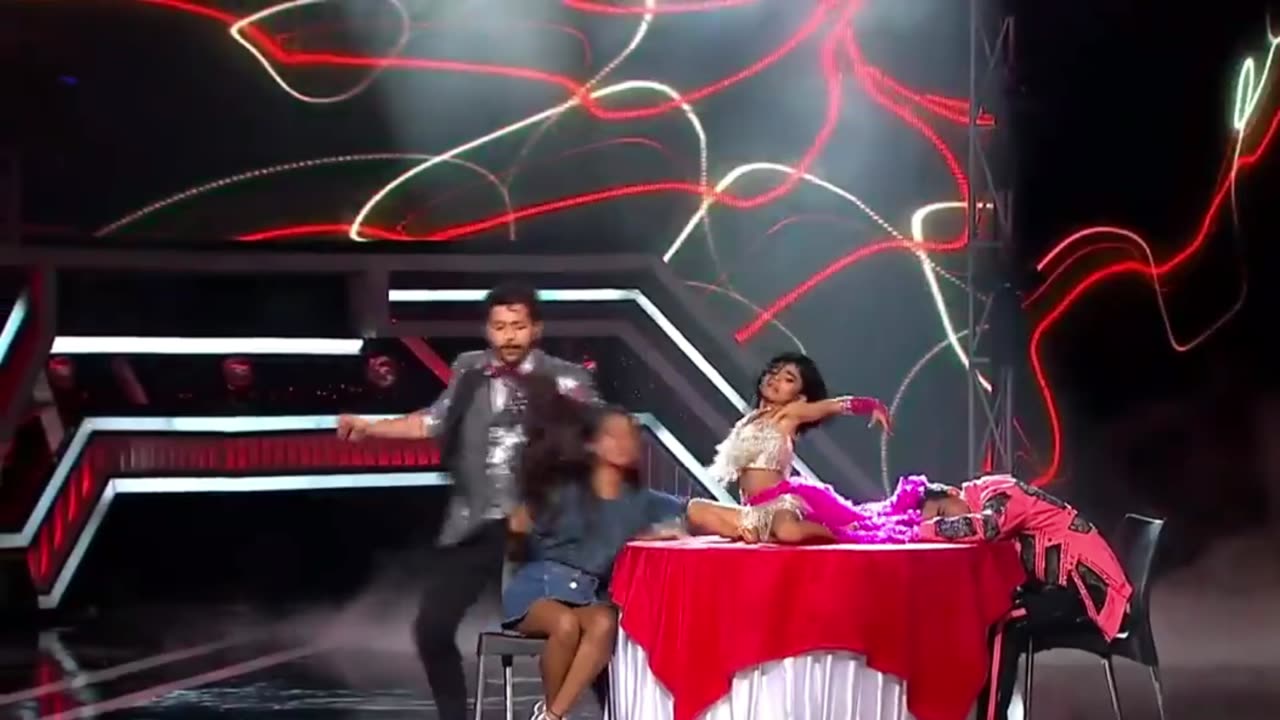 Rupsa के इस Amazing Dance Style ने किया कमाल _ Super Dancer Chapter 3 - 1