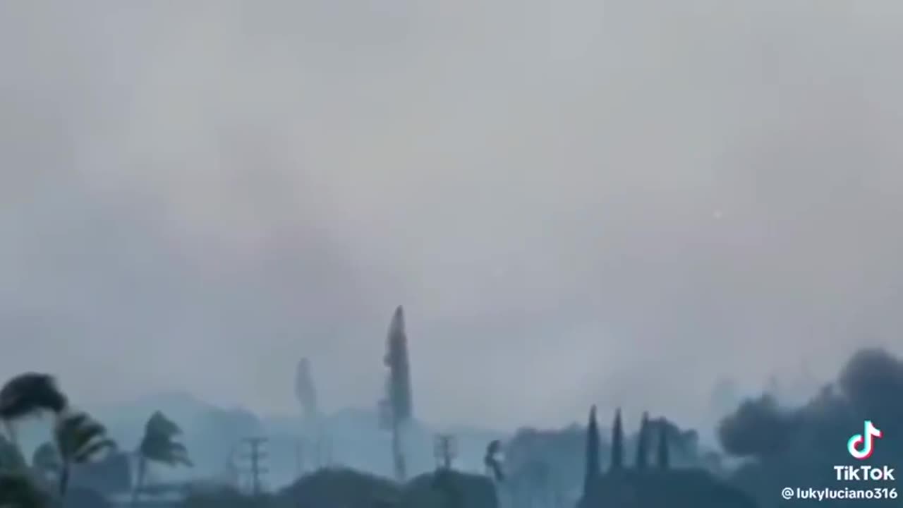 Strange lights at the time of the Maui fires.