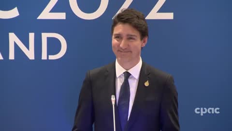 Canada: PM Justin Trudeau speaks with reporters in Bangkok, Thailand – November 18, 2022