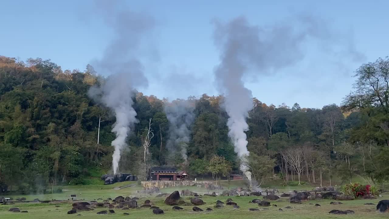 Fang hot spring season