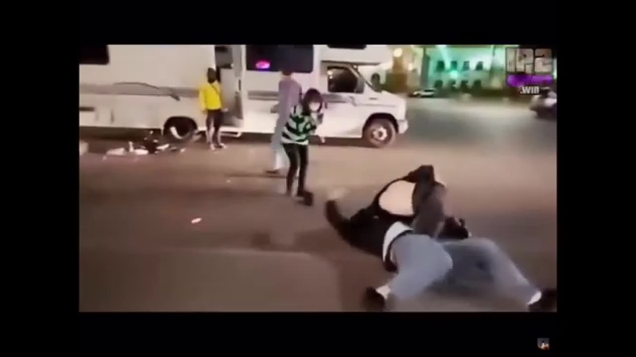 What the hell! Fight in public