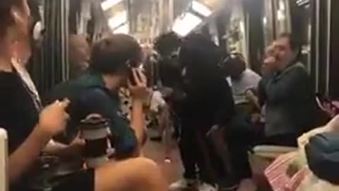 Ο ΧΙΚ ΤΡΑΓΟΥΔΙΣΤΗΣ