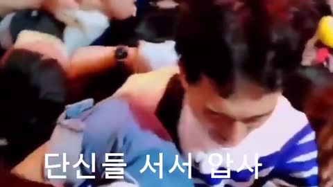 "해밀턴호텔 뒷골목을 걸어가고 있는데 갑자기 뒤에서 누군가가 밀었다" "주변에서 ‘영차 영차’하면서 뒤쪽에서 계속 밀었다”