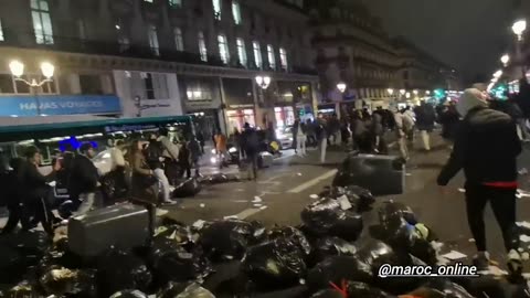 ΣΤΟ ΜΕΤΑΞΥ ΣΤΟ ΠΑΡΙΣΙ