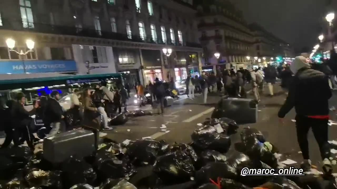 ΣΤΟ ΜΕΤΑΞΥ ΣΤΟ ΠΑΡΙΣΙ