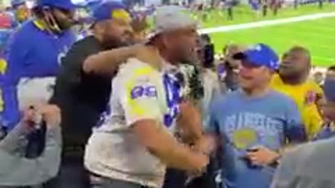 Crazy Fans Fight at Football Game !