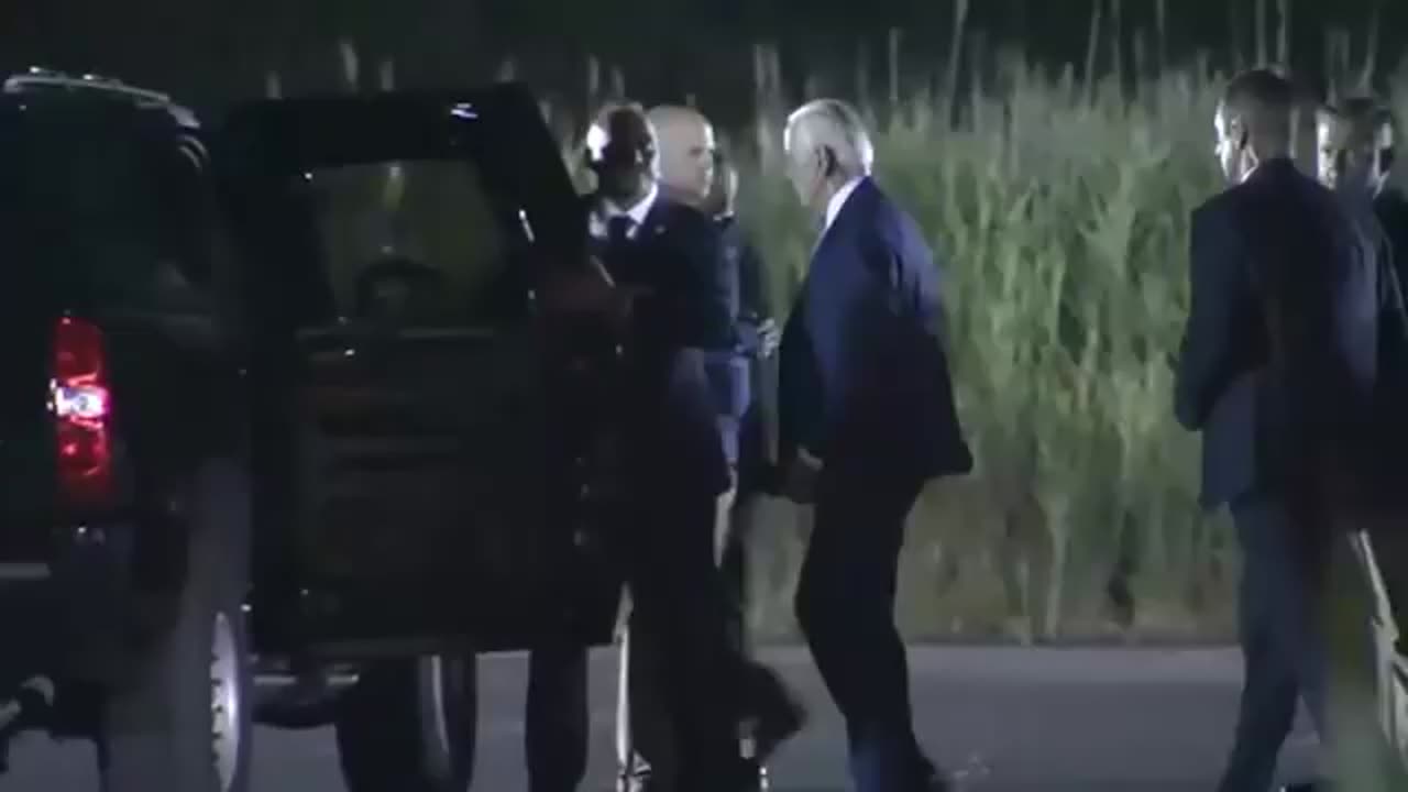 Biden struggles getting into a SUV