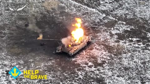 Ukrainian Kamikaze Drone Smashes into Russian Tank