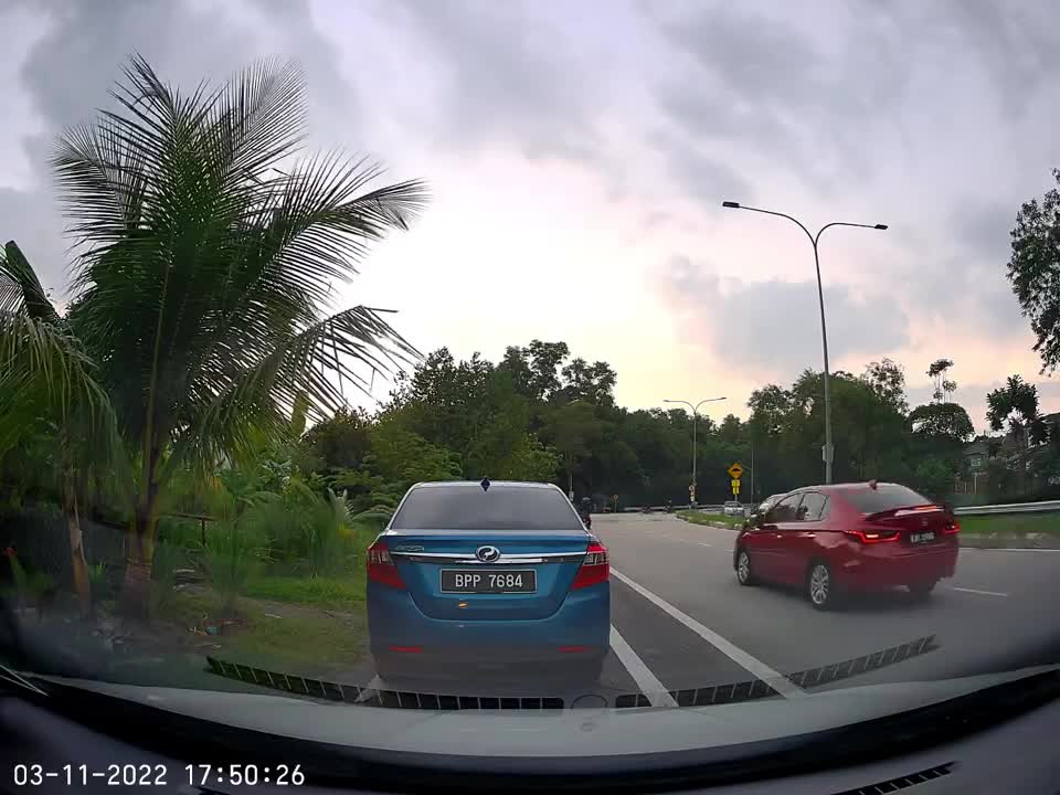 Sikit je lagi nak kena..dik motor bawa tu tolong