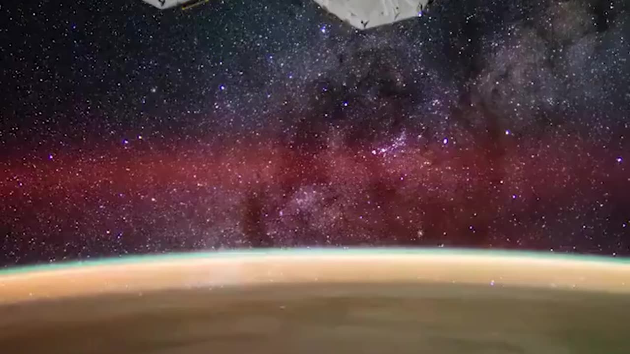 Spectacular timelapse of the Milky Way and a phenomenon known as airglow