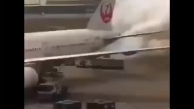 Plane pushes chemtrail button