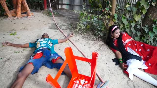 Competition between two couples, Funny video