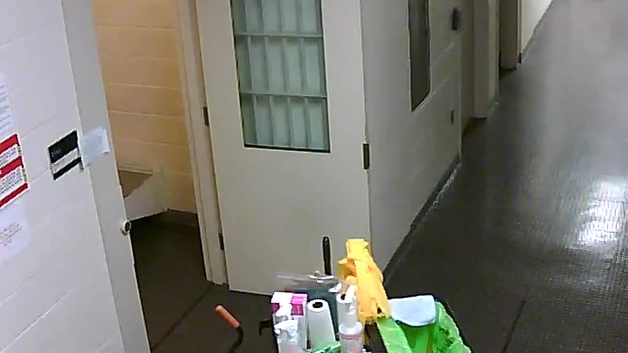 1665HQOB02PrisonerProcessingCell_2021-01-04_23h40min01s893ms.mp4