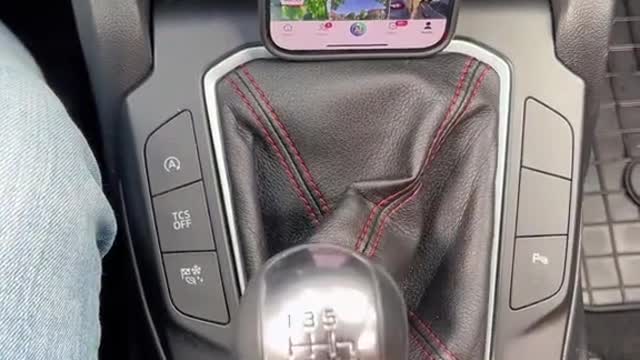 Automobile gear shift lever shifting