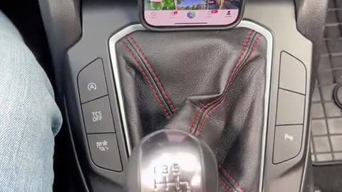 Automobile gear shift lever shifting