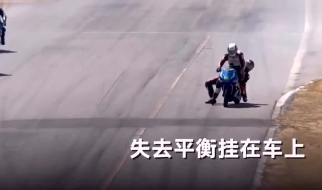 What is this operation? Two motorcyclists fought each other in the competition.