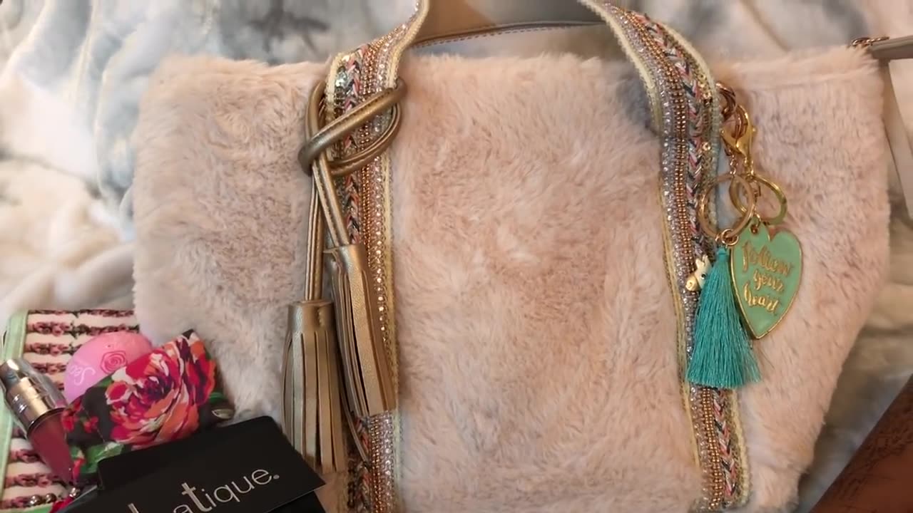 What's in my Latique Quinn Fur Bag from Burkes Outlet