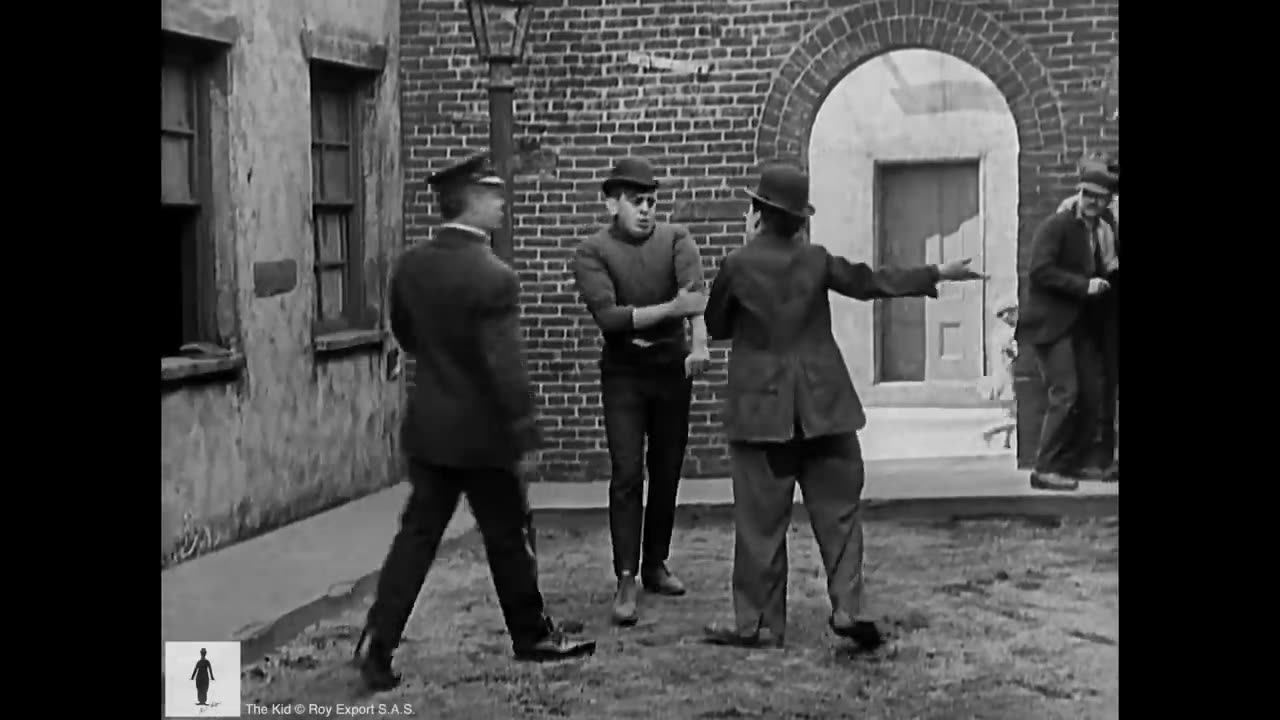 Charlie Chaplin - The Kid - Fight Scene