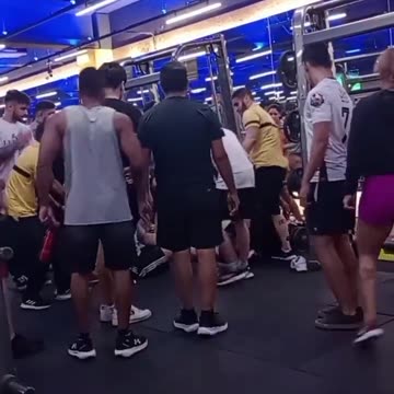 Disputa por uso de equipamento leva alunos a saírem no soco na Smart Fit em Belém