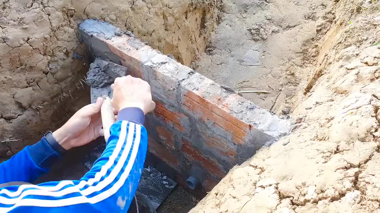 Turning Small Water Canal into Mini Hydroelectric Dam, Supplying 220v Electricity to Household