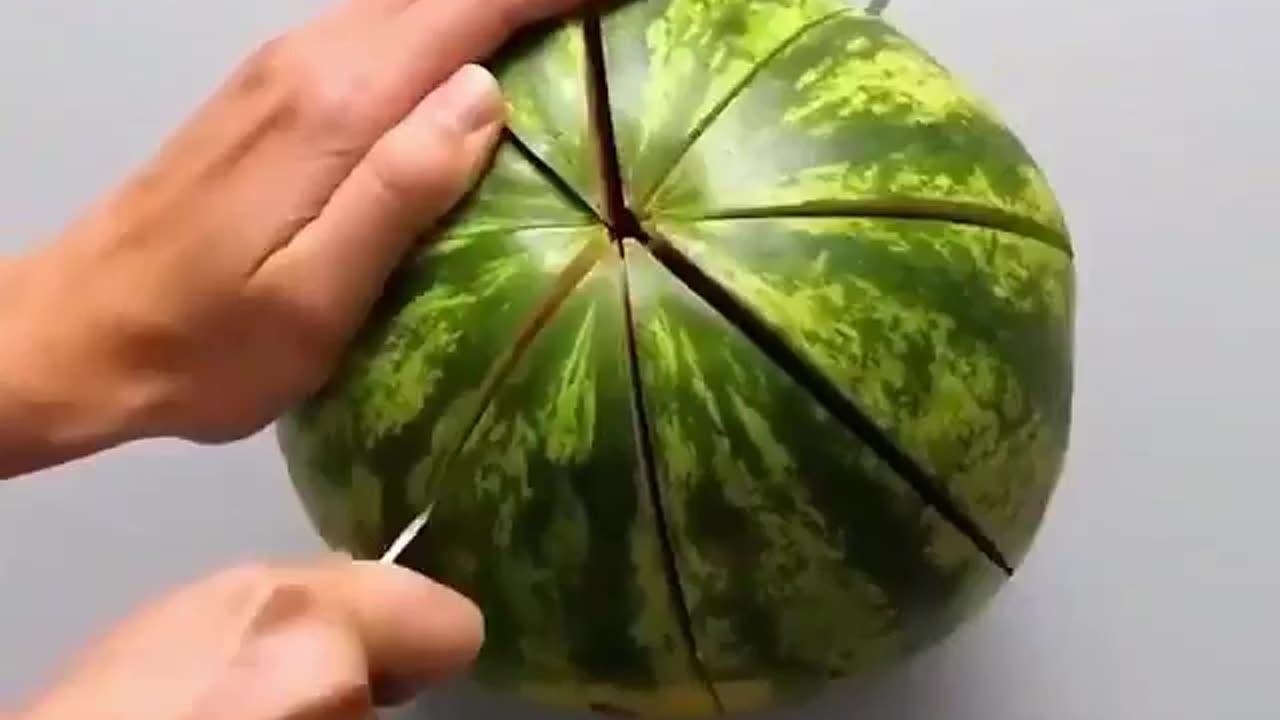 Lifehack How to cut watermelon quickly and beautiful