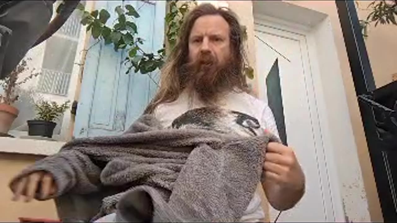 2023-03-26 (1) - unexpected trash - Twitch Decheterie