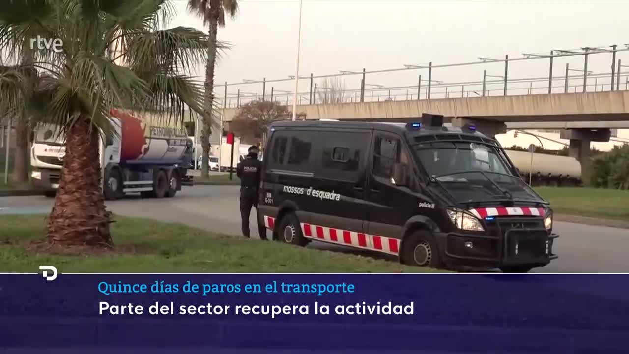 PARO TRANSPORTE-El sector dividido: unos vuelven a la actividad, otros siguen de huelga | RTVE