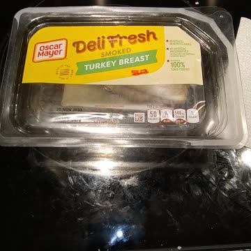 Eating Oscar Mayer Deli Fresh Smoked Turkey Breast, Dbn, MI, 10/5/23