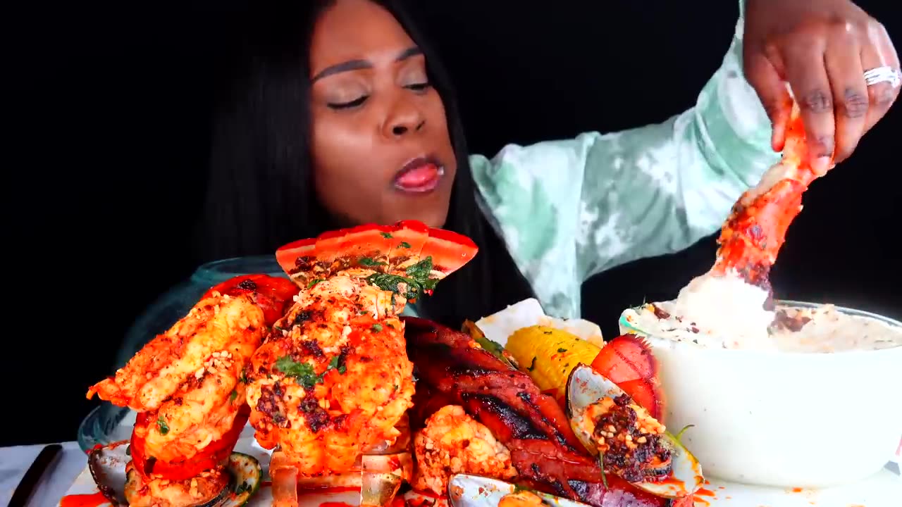 KING CRAB SEAFOOD BOIL MUKBANG | SEAFOOD MUKBANG | CHEESY ALFREDO SAUCE | SEAFOOD BOIL | ASMR EATING