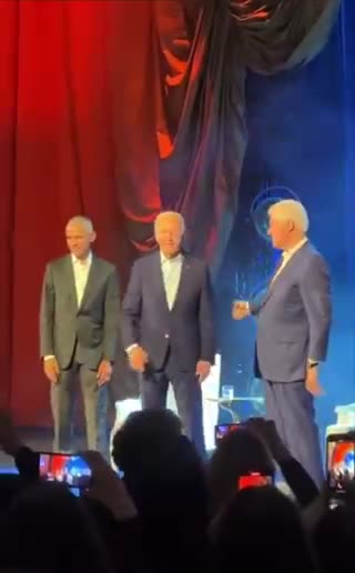 '3' Douchbags LIVE tonight in NY while Trump is at the Funeral for the Fallen Officer