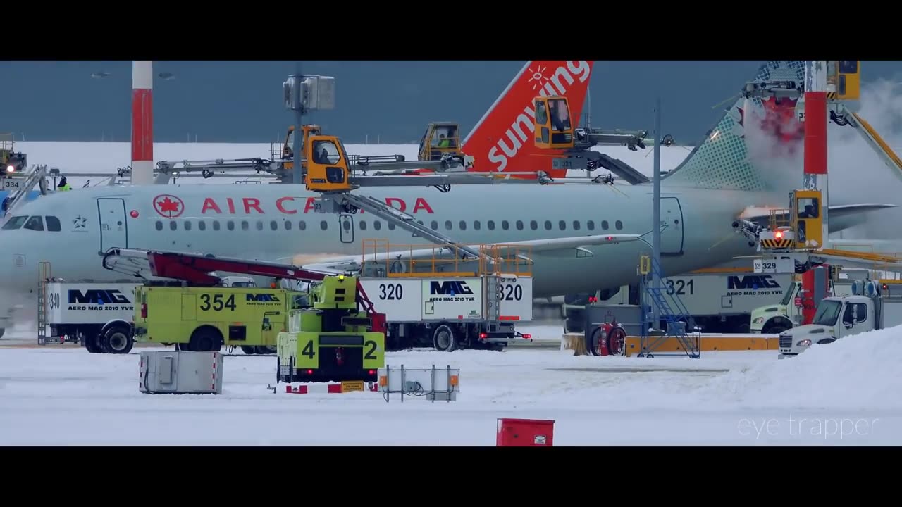 Spectacular Heavy SNOW Arrivals, Departures | Plane Spotting