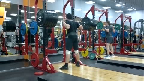 squat 200 kg in Krasnoyarsk