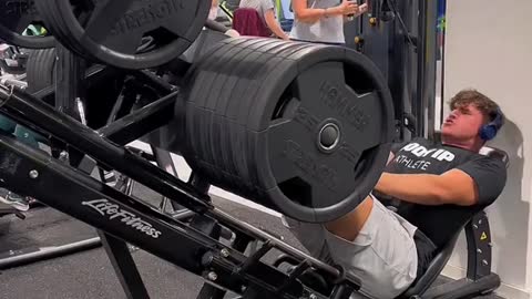 1280lbs 580KG Legpress Pr…😳🤯💯 #Fitness #legpress #pr #foryoupage #viralstuff