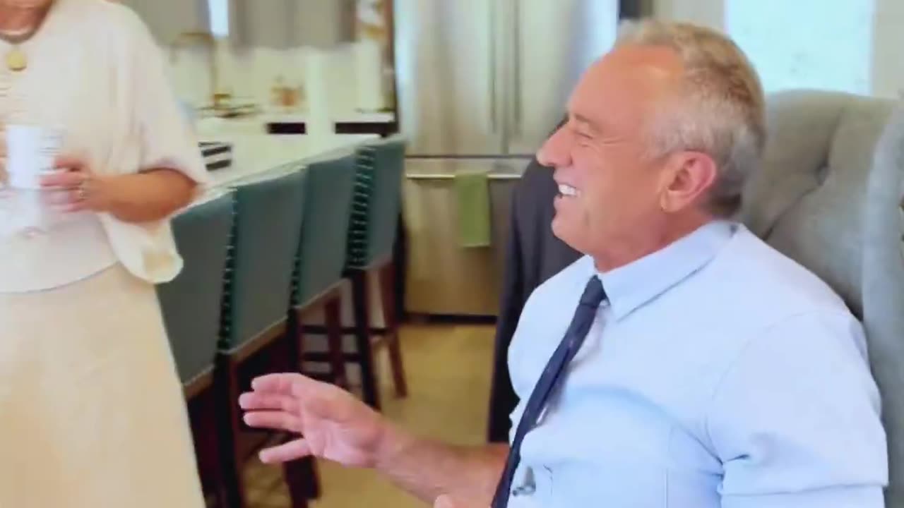 RFK Jr Tells Roseanne Central Park Bear Prank (Major Bear Warning)